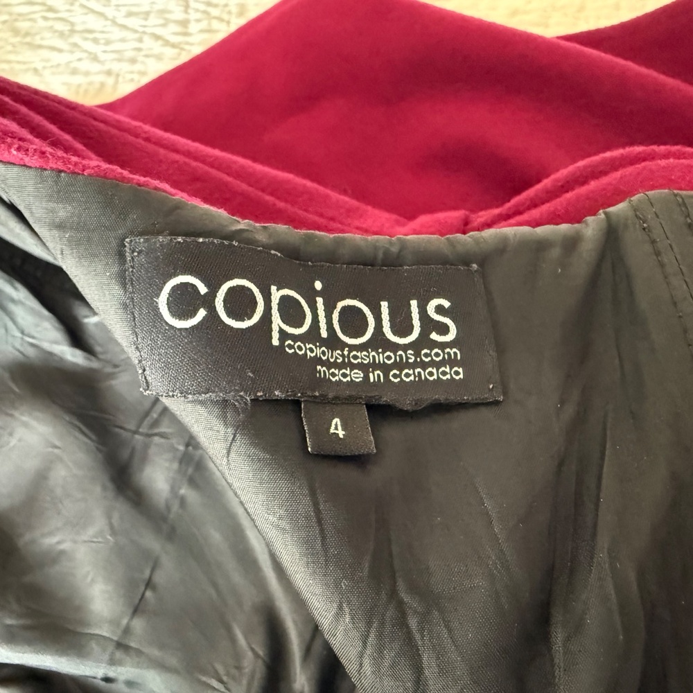 Copious Formal Statement Gown - Picture 8 of 10